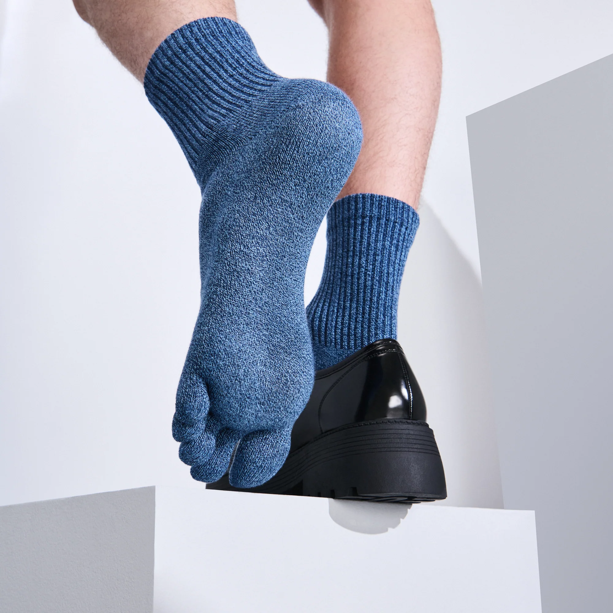 Loose-Fit Cotton Toe Crew Socks