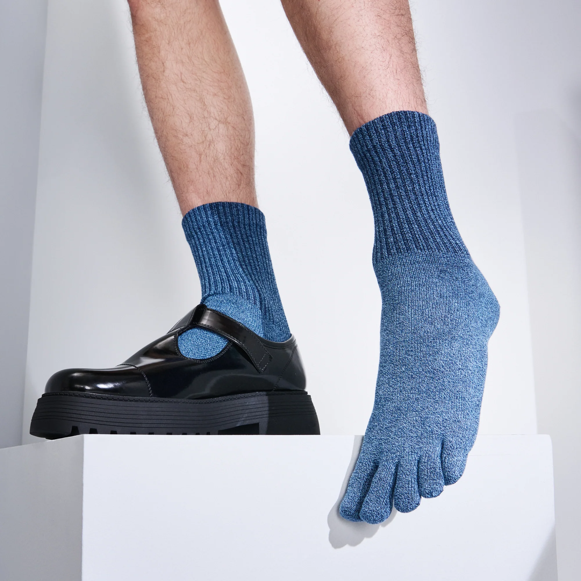Loose-Fit Cotton Toe Crew Socks - Image 3