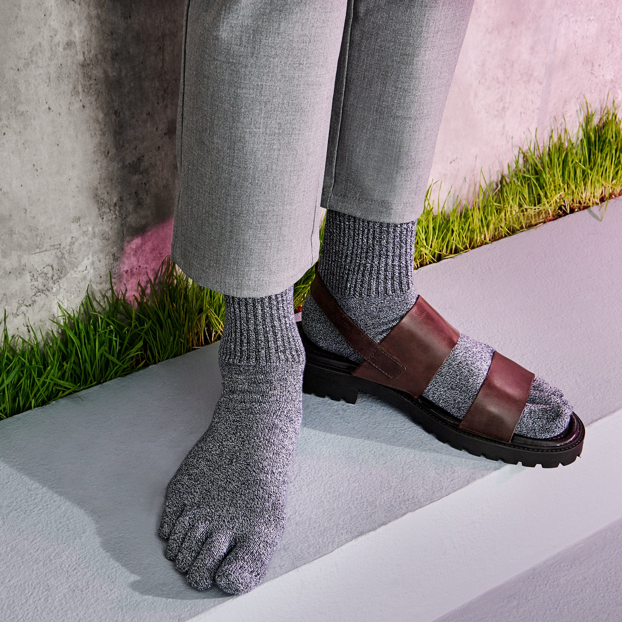 Loose-Fit Cotton Toe Crew Socks - Image 4