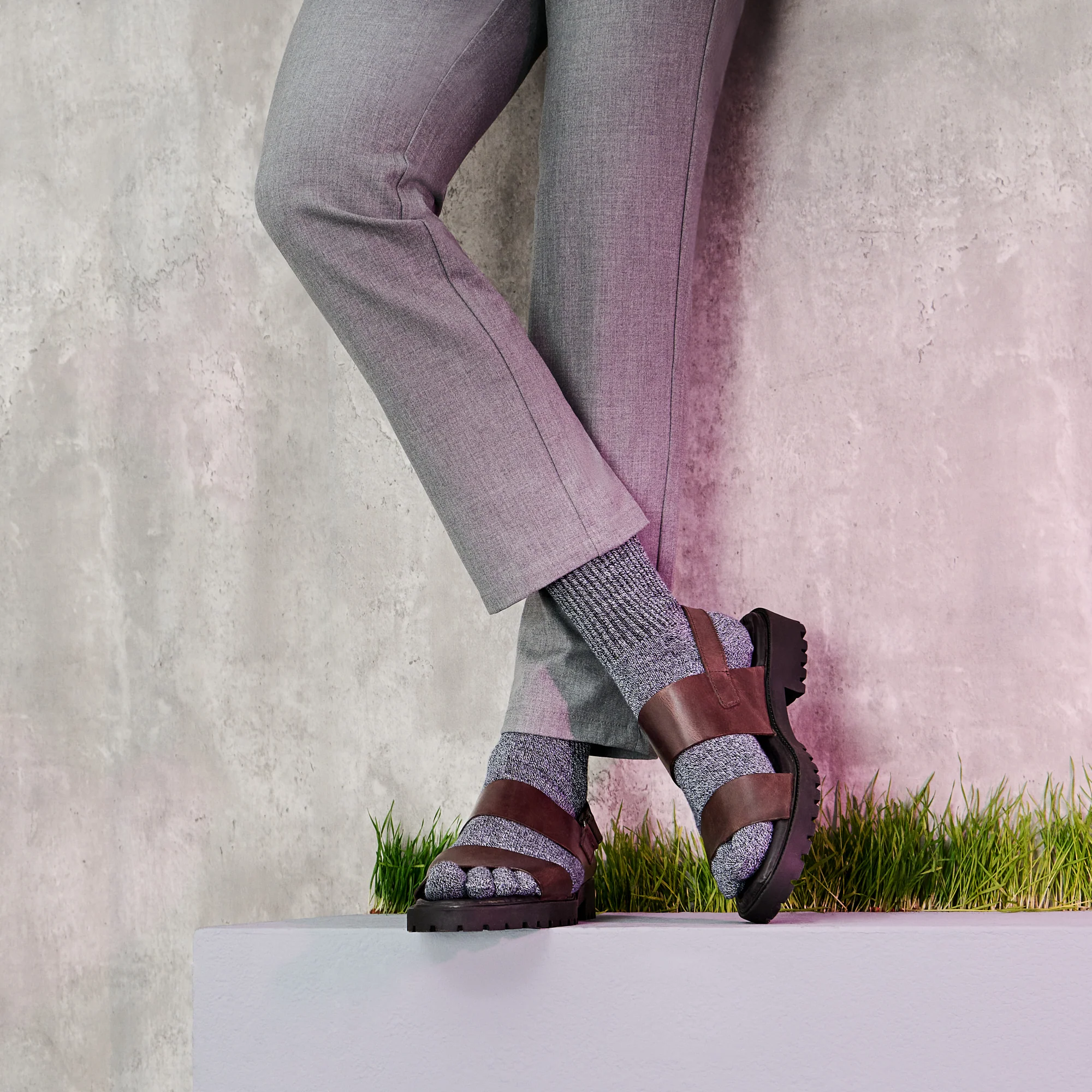 Loose-Fit Cotton Toe Crew Socks - Image 5