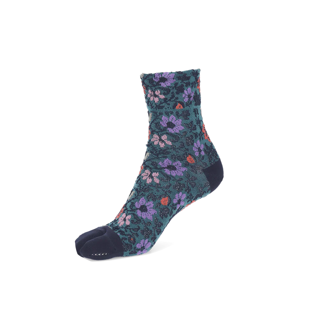 Float Flower Cotton Tabi Crew Socks - Image 17