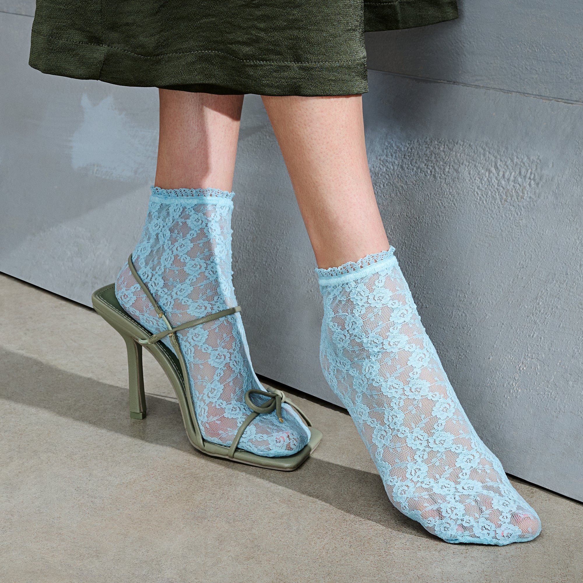 Floral Lace Quarter Socks - Image 3