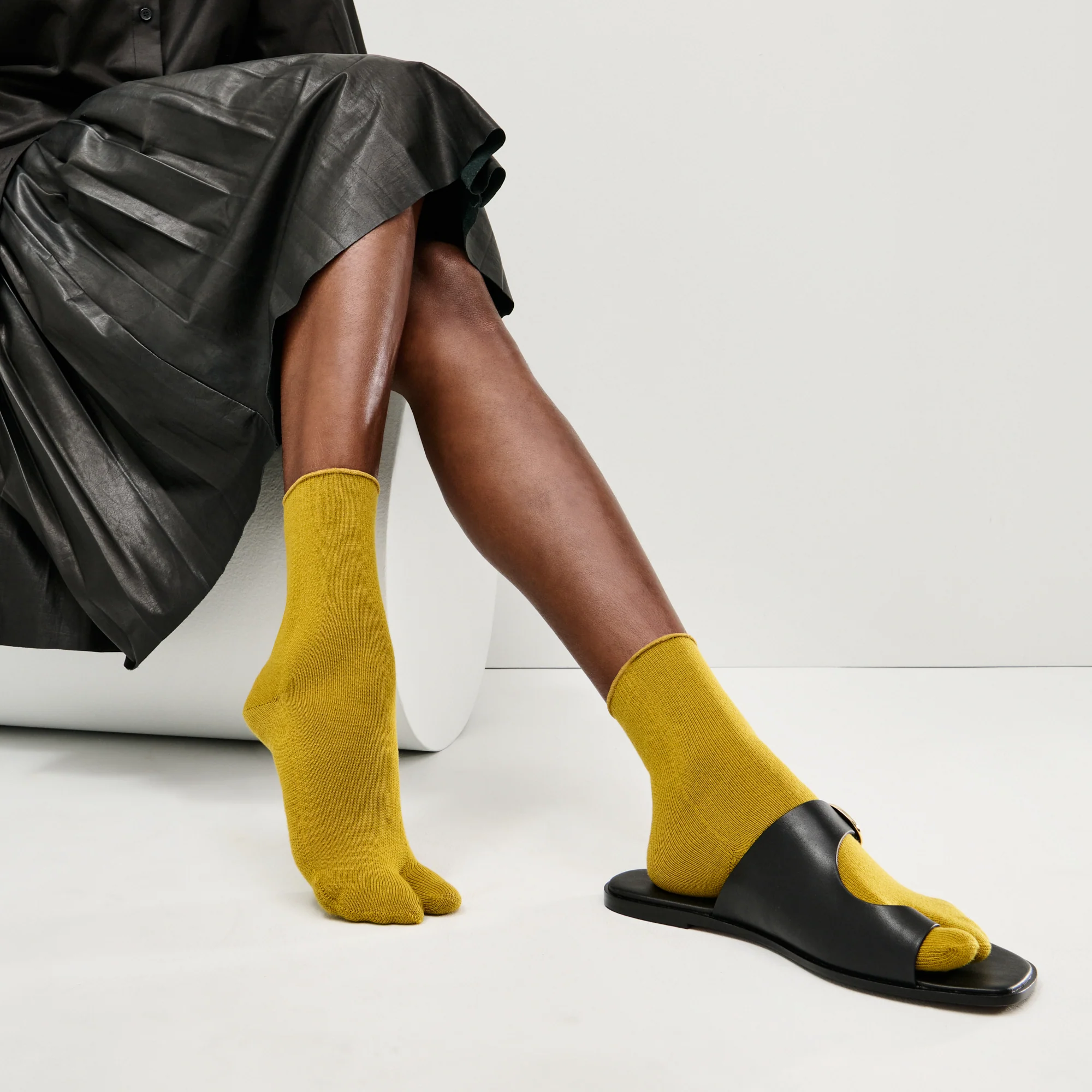 Super Extra Fine Merino Wool Tabi Crew Socks